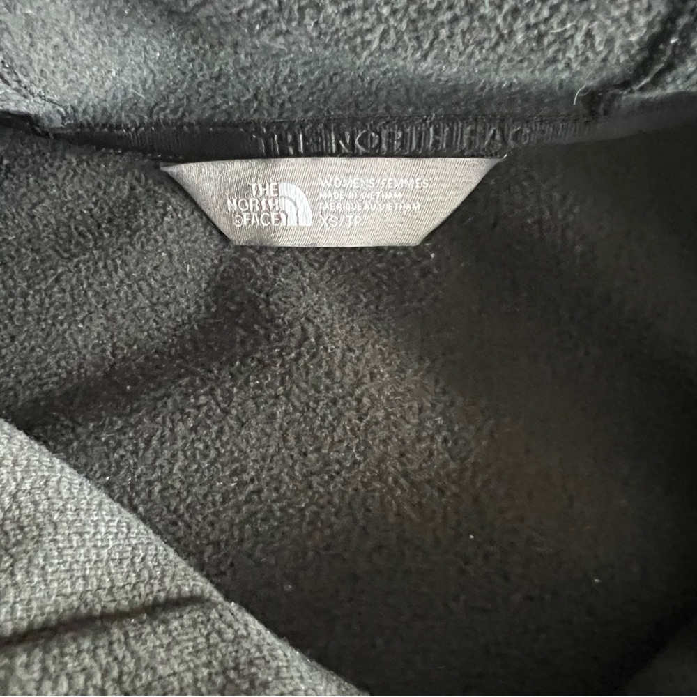 The North Face Pullover 🖤 - Picture 4 of 12